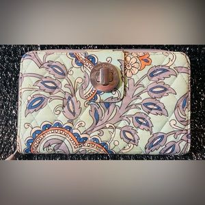 Vera Bradley turnlock wallet RFID Fan Flower